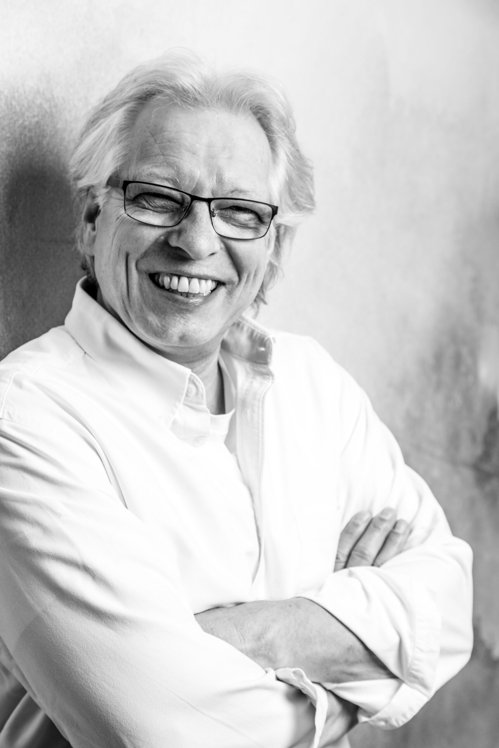 Roland Fuhrmann, Künstler und Musiker aus Bielefeld, sw Portraitbild
